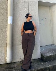 Mid Size 90s Fashion, Round Body Type Outfits, Fashion Inspo Plus Size, Plus Size Outfits Streetwear, Outfits For Fat Woman, Size 10 Body Real Women, Streetwear Fashion Women Plus Size, Mid Size Street Style, Cargo Pants Outfit Plus Size