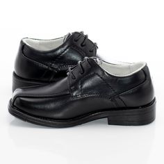 These elegant dress shoes offer timeless style with their combination of a solid black exterior and a vintage derby lace. Black Exterior, Elegant Dress, Timeless Style, Solid Black, Derby, Timeless Fashion, Dress Shoes Men, Oxford Shoes, Dress Shoes