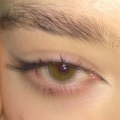 Perfect Eyes Aesthetic, Cat Eye Makeup Aesthetic, Makeup For Cat Eyes, Cat Beauty Aesthetic, How To Get Cat Eyes Naturally, Feline Makeup Look, Feline Eyes Makeup, Eye Claims For Dr, Feline Eyes Natural