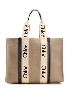 Large "Woody" tote bag in linen canvas from Chloé, with black Chloé Blushy logo, calfskin details and internal pocket. Chloe Logo, Linen Canvas, Leather Handbags Tote, Medium Tote, Chloe Bag, Large Tote, White Bag, Tote Handbags, Canvas Tote