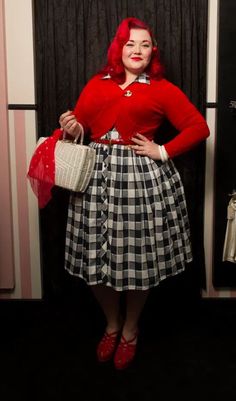 A sewing post on an upcycled vintage skirt, handmade by Melody Mae on MelodyMae.co.uk, a plus size fashion, style and sewing blog Plus Size Retro Fashion Vintage Style, 1950s Fashion Plus Size, Quirky Fashion Aesthetic, 2000s Punk Fashion, Outfit Gorditas, Rockabilly Fashion Plus Size, 1970s Trends, Vintage Plus Size Fashion