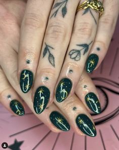 Short Constellation Nails, Short Nail Moon Designs, Witchy Gel Nail Designs, Dark Green Nails Ideas Short, Starry Nails Short, Starburst Nail Art, Short Nail Designs Celestial, Black Cobweb Nails, Wedding Nails Dark Green