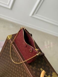 Size: 19cm*11.5cm*3cm It comes with Dust box, Care manual, Tag, and Paper bag. Branded Handbags, Lv Bag, Luxury Accessories, Grade 1, Exclusive Collection, Travel Luggage, Louis Vuitton Bag, Luxury Bags, Clutch Bag