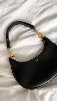 Coach Bag Black, Bags Classy, Celine Ava, Purse Aesthetic, Small Black Purse, Classy Purses, Black Mini Bag, Stylish School Bags, Chic Purses