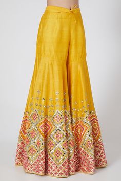 Pernia's Popup Shop Popup Shop, Haldi Outfits, Model Blouse, Trendy Outfits Indian, Indian Outfits Lehenga, Dresses Traditional, Latest Model Blouse Designs, Casual Indian Fashion, Top Indian