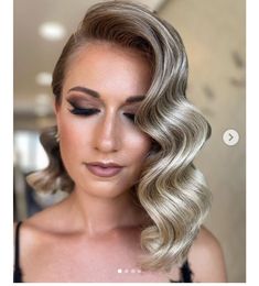 Medium Loose Curls, Glam Hairstyles For Medium Hair, Hairstyles For One Shoulder Dress Formal, Wedding Hairstyles Short Hair, Hair Down Wedding Hairstyles, Elegant Short Hairstyles, Glamour Hairstyles, Mother Of The Groom Hairstyles, New Hair Look