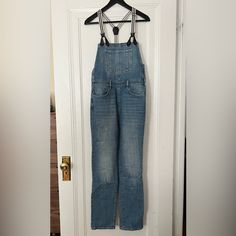 Super Cute Frame Overalls With Straps That Look Like Mens Suspenders. I’m A Size 2 And These Should Fit Anywhere From A 0-4. Side Zip Closure. Super Soft Denim With Some Light Stretch. Mens Suspenders, Cute Frame, Suspenders Men, Frame Denim Jeans, Cute Frames, Jean Overalls, Jeans Womens, Frame Denim, Denim Blue