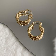 Gold Color Twisted Hoop Earrings - Mad Jade's French Retro, Classy Jewelry, Classic Gold, Jewelry Inspo, Simple Jewelry, Earrings Vintage, Circle Earrings, Copper Jewelry, Gold Hoop