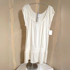 Size Large Ann Taylor Loft Off-White/Cream Color Can Be Worn As A Tunic Over Capri's Or Leggings. Can Be Worn As A Dress If You Are Petite. Low Waisted Decorative Neckline Cream Scoop Neck Tops For Spring, Stretch Off White Summer Tops, Shirt Diy, White Tunic, T Shirt Diy, Low Waisted, A Dress, Ann Taylor Loft, White Cream