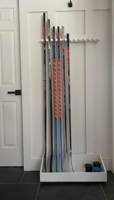 there are many skis hanging on the wall