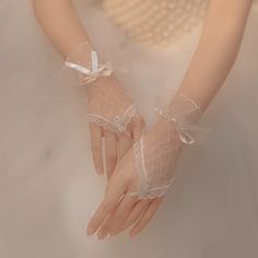 Fancy Gloves Aesthetic, Lace Gloves Aesthetic, Pretty Gloves, Gloves Bride, Princess Gloves, Gloves Aesthetic, Bride Gloves, The Last Hours, Gloves Lace