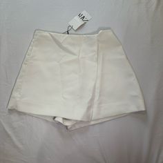 Brand New Pair Of Skorts White Shorts/Skirt Chic Skirt With Built-in Shorts For Spring, Summer Mini Skirt With Pockets, Summer Skirt With Pockets And Short Inseam, White Mini Skirt With Short Inseam For Summer, Day Out Skirt With Built-in Shorts, Skirt Bottoms With Built-in Shorts For Day Out, Skirt With Built-in Shorts For Day Out, Elegant High Waist Shorts For Day Out, White Bottoms With Built-in Shorts For Night Out