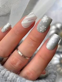 Kutek Disney, Winter Designs, Stunning Nails, Her Nails, Snowflake Nails, White Nail, Xmas Nails, Stick On Nails, Manicure E Pedicure