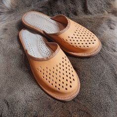 MEN'S SLIPPERS The perfect gift for him that has provided years of convenience and comfort 7   US  /  8 UK   /    40 EU   -  25,5 cm - 10.00 inches 8   US  /  7 UK   /    41 EU    -  26,5 cm - 10.38 inches 9   US  /  8 UK   /   42 EU    -  27,5 cm  - 10.75 inches 10 US  /  9 UK   /   43 EU    -  28,0 cm - 11.00 inches 11  US  / 10 UK  /   44 EU    -  28,5 cm - 11.25  inches 12  US /  11  UK /   45 EU     -  29,0 cm - 11.50 inches Handcrafted by our artisans - made of the highest quality material Brown Non-slip Comfortable Slippers, Comfortable Non-slip Brown Slippers, Brown Non-slip Slippers, Comfortable Round Toe Slippers With Leather Footbed, Comfortable Slip-on Slippers With Leather Footbed, Comfortable Leather Slippers With Round Toe, Comfortable Slippers With Leather Sole And Round Toe, Comfortable Brown Closed Toe Slippers, Non-slip Closed Toe Slippers