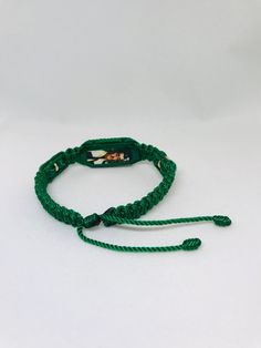 "Pulsera de Jesus Malverde de doble tejido con hilo de Nylon Verde #18 estilo Macrame y decorado con bolas de melachite verde 8mm y espaciadores dorado de oro laminado 8mm. Pulsera ajustable para hombre o mujer, cierre maximo desde 7\" pulgadas y hasta 8.5\" pulgadas." Casual Handmade Green Jewelry, Casual Green Handmade Jewelry, Slide Lock, Braided Bracelets, Gold Hoop, Honolulu, Gold Hoop Earrings, Rope Bracelet, Vintage Antiques