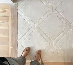 Neutral Tile Entryway, Concrete Floors Tiles, Bathroom With Marble Floor Tile, Tiles Floor Entrance, Classic Tile Kitchen Floor, Mudroom Floor Tiles, Entry Hall Flooring Ideas, Marble Floor Tile Pattern, Classic Tile Flooring