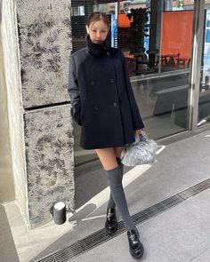 겨울 치마 코디, Freezing Weather Outfit, Peacoat Outfit, Japan Winter, Long Sleeve Outfits, Ootd Summer, Dinner Outfits, Fashion Korean, 가을 패션