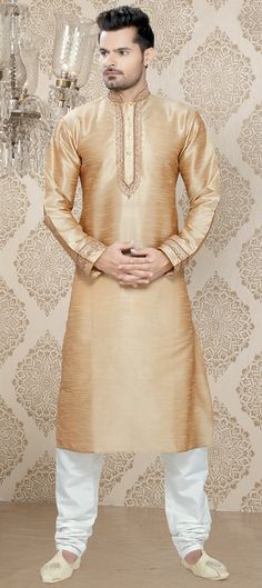 501855 Gold  color family Kurta Pyjamas in Art Silk fabric with Machine Embroidery,Thread work . Men Outfit For Wedding, Arabic Men Dress, Dulha Photo, Boys Shalwar Kameez, Kurta Embroidery, Traditional Kurta, Kurtas For Men, Pajamas For Men, Groom's Suit