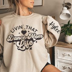 Step into the spotlight, Dance Moms! 🌟 Presenting our Personalized Dance Mom Sweatshirt, where comfort meets personalized style! 🩰💖 👚 **Classic Fit & Comfort Get ready to dance through your day in the classic fit and crew neckline of our sweatshirt. It promises a comfy wearing experience with a clean-cut style, making it the perfect companion for your bustling dance schedule. 💃🕺 🌈 **Durability & Craftsmanship We believe in quality that lasts! Our sweatshirt features double-needle stitchin Dance Nationals Shirts, Dance Moms Shirts Ideas, Dance Mom Outfits Style, Dance Mom Outfits, Dance Mom Shirt Ideas, Dance Schedule, Dance Shirts Ideas, Dance Moms Outfits, Team Mom Shirt