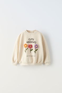 SUDADERA APLIQUE FLORES Kidswear Trends, Applique Sweatshirt, Kids Clothing Brands, Kids Trend, Zara Kids, Round Neck Sweatshirts, Kids Outfits Girls