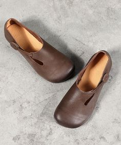 Women Chocolate Flat Shoes For Women Cowhide LeatherMade of:-Cowhide Leather Upper.-OX Tendon sole-Genuine Leather cushioned insole. Flat Shoes For Women, Linen Coat, Long Sleeve Outfits, Short Summer Dresses, Leather Cushion, Half Sleeve Dresses, Summer Dress Outfits, Knitted Coat, Dresses By Length