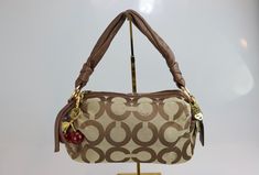 ✨ Vintage coach bag✨ ❤️Grade: 9/10 ❤️Color: Brown ❤️Material: monogram coach canvas  ❤️Hardware: Gold hardware  ❤️Condition: Has little yellow marks in pictures inside of the bag , No peelings hardwares  ❤️ Charm not included  Note: ❗️ All bags will have a few imperfections as they are vintage bags. Coach Fall Winter 2022, Luxury Coach Bag In Cognac Color, Coach Bags Wall Hangings, Coach Outlet Nylon Bags, Coach Canvas, Vintage Coach Bag, Grade 9, Vintage Coach Bags, Coach Bag