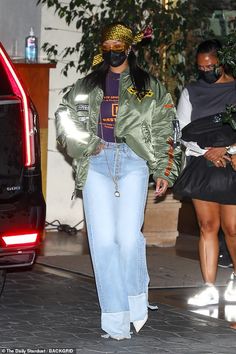 Street Wear Chic, Rihanna Oscars, Edgy Chic Outfits, Street Style Rihanna, Rihanna Nails, Nails Edgy, Rihanna Street Style, Looks Rihanna, Rihanna Outfits