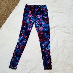 Nwt Leggings Sz S Flowers Purple Fitted Leggings For Spring, Fitted Purple Leggings For Spring, Fitted Purple Leggings For Loungewear, Fitted Floral Print Leggings For Loungewear, Fitted Floral Print Workout Bottoms, Fitted Floral Print Purple Bottoms, Flowers Color, No Boundaries, Purple Black