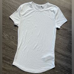 Excellent Condition (Like Brand New!) Sunday Best Rerib White Full Length Ribbed Crew Baby Tee Sz Xs Nwot Aritzia Open To Offers! Comment With Questions! White Ribbed Relaxed Fit T-shirt, Basic Tops With Ribbed Neckline For Streetwear, Basic Ribbed Tops For Streetwear, Ribbed Crew Neck T-shirt For Streetwear, Ribbed Short Sleeve Top For Streetwear, Relaxed Fit Ribbed Tops For Streetwear, Fitted Basic Tops For Loungewear, White Ribbed Tops For Streetwear, White Stretch Basic Tops