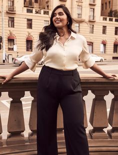 Plus Size Classy Outfits, Capsule Wardrobe Casual, Elegant Outfit Classy, Bts Inspired Outfits, Look Plus Size, Fashion Forever, Satin Shirt, Forever New, Curve Dresses