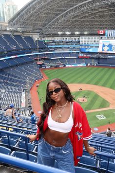 Baseball Jersey And Skirt Outfit, Fits With Baseball Jersey, Going To A Game Outfit, Nationals Baseball Outfit, Baseball Outfit Black Women, Baseball Game Outfit Inspo Summer, Cute Sports Game Outfits, Styling Baseball Jerseys Outfit, Game Fits Women