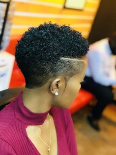 Mohawk Hairstyles For Black Women, Hairstyles For Afro, Hairstyles For Afro Hair, Black Women Short Hair, Black Haircuts, Curly Mohawk Hairstyles, Tapered Natural Hair Cut, Natural Haircuts