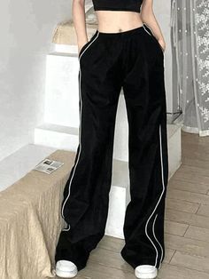 Contrast Piping Wide Leg Pants Piping Detail Black Baggy Sweatpants - AnotherChill Black Baggy Sweatpants, Street Preppy, Color Shading, Classic Sportswear, Drawstring Waist Pants, Baggy Sweatpants, Preppy Vintage, Jeans Outfit Summer, Y2k Punk