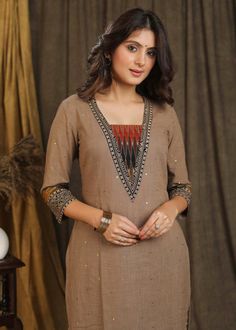 Maheshwari Silk Suits Neck Designs, Latest Neck Designs For Kurtis Neckline, Sambalpuri Kurti Designs Latest, Sambalpuri Kurta Designs, Latest Stitched Kurti Designs, New Latest Kurti Design, Kurta Neck Design Latest, Hakoba Kurti, Plain Kurti Designs