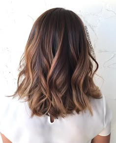 Chocolate Brown Hair Color, Chocolate Brown Hair, Caramel Highlights, Balayage Brunette, Hair Color Balayage, Strawberry Blonde, Long Bob