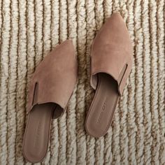 Questions? Leave A Comment Below! Affordable Shoes, Jenni Kayne, Comfortable Flats, 2023 Fashion, Christmas 2020, Taupe Color, Leather Mules, Fashion 2020, Shoe Lover