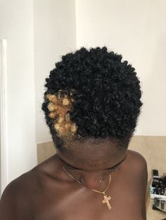 Twa Hairstyles 4c Hair Tapered With Designs, Finger Coils On Twa, Short Natural Hair Round Face, Finger Coils Twa 4c, Dyed Twa 4c, Twa Afro Hairstyles 4c Hair, Short Natural 4b Hairstyles, Twa Hair Accessories, Dyed Twa Natural Hair