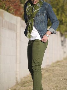 Part of the reason I am asking for a denim jacket for Christmas! Green Pants Outfit, Olive Pants, Boating Outfit, Green Jeans, Amazing Outfits, Green Pants, Fashion Over 50