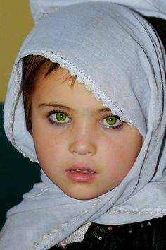 ;D ==❤️=Afghan girl in Ghazni, by Reza Sahel. Hamid Karzai, Amazing Eyes, Afghan Girl, Kids Around The World, Stunning Eyes, Gorgeous Eyes