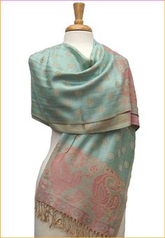 #ulzzang #fashion Fashion In India, Cultural Wear, India Shopping, Kashmiri Shawls, Fashion Tips And Tricks, Hijab Niqab, Fleece Scarf, Pakistani Fancy Dresses, Indian Fashion Saree