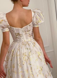 White Gilded Lily Tea Dress - Teuta Matoshi Top Draping, Bridgerton Party, Floral Print Prom Dress, Gilded Lily, Style Roots, Teuta Matoshi, Short Frocks, Tea Gown, Printed Prom Dresses