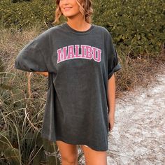 The perfect preppy Malibu shirt to complete your coconut girl look! If you love the vibe and aesthetic of oversized shirts then this trendy t-shirt is just what you are looking for. Makes the perfect gift for teen girls or for your favorite coconut girl! ✦ Comfort Colors 1717 ✦ Unisex Adult Sizing ✦ 100% cotton ✦ DTG (Direct To Garment) printing where the ink is printed directly into the fabric. ✦ Mockups are used for demonstration purposes only. The design is printed directly on the garment and Yeehaw Shirt, Howdy Shirt, Country Tees, Nashville Bachelorette, Western Graphic Tees, Rodeo Shirts, Vintage Cowgirl, Cowgirl Shirts, Comfort Colors Tee