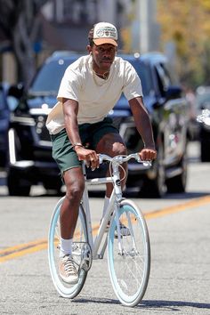 Tyler The Creator Streetwear, Mens Green Shorts Outfit, Tyler The Creator Chains, Golfwang Outfit, Casual Cycling Outfit, Styling Shorts Men, Mens Streetwear Shorts, Tyler The Creator Bike, Green Converse Outfit Men