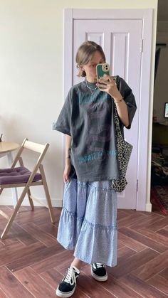 Summer Fits Aesthetic 2024, Long Flared Skirt, Oversized T Shirt, Flared Skirt, Classy Women, Looks Vintage