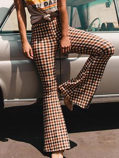 70s Mode, Look 80s, Patchwork Boots, 70s Inspired Fashion, 70s Outfits, Look Retro, Vintage Flare, Vintage Bell, Bell Bottom Pants