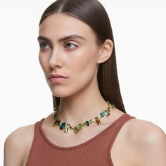 Gema necklace, Mixed cuts, Green, Gold-tone plated | Swarovski Collar Verde, Emerald Necklace Pendant, Pink Watch, Emerald Pendant, Green Necklace, Single Earring, Metal Bracelets, Earring Backs, Adjustable Bracelet