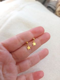 Small Gold Cute Earrings, Cute Gold Star Jewelry, Minimalist Star Charm Earrings As Gift, Gold Star Earrings For Gift, Dainty Star Cartilage Earrings Gift, Gold Star Cartilage Earrings Nickel Free, Gold Star Cartilage Earrings Minimalist Style, Gold Star Cartilage Earrings In Minimalist Style, Elegant Gold Star Earrings