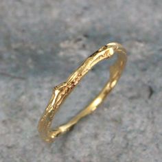 Gold Twig Ring Solid 18K Gold Cast Twig Band Branch Ring Woodland Wedding Rustic Ring Hand Cast Twig Wedding Band Women's Gold Twig Ring The perfect wedding ring for any nature lover, this organic shaped band is hand cast from a real twig in solid 18K gold! Sturdy, yet dainty, this band measures 1.5mm in diameter at its thinnest point and approximately 2.5mm in diameter at its widest. This makes it durable, yet comfortable. Your ring will be hand made just for you to size and either given a high Rustic Ring, Earthy Wedding Rings, Raw Gold Ring, Organic Wedding Ring, Hammered Ring Men, Organic Wedding Band, Gold Twig Ring, Hammered Wedding Rings, Twig Wedding Band