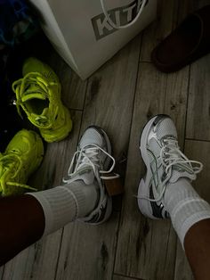 Pretty Sneakers, Urban Shoes, Crocs Boots, Trendy Shoes Sneakers, Pretty Shoes Sneakers, Men Photoshoot, Street Fashion Men Streetwear, Fresh Shoes, Hype Shoes