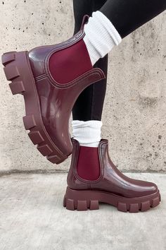 This item is a Doorbuster and NOT Sale Coupon Eligible. Color: Burgundy Patent Leather Style: Chelsea Rain Boots Elastic Ankle Panels Chunky Lug Sole 2" Heel Not Wide Foot Approved Runs True To Size Launched: 11/23/23 Rain Boots Outfit Summer, Fall Rain Outfit, Boots And Sweatpants, Autumn Shopping, Rainboots Outfit, Summer Boots Outfit, Rain Boot Outfit, Thrift Wishlist, Gum Boot